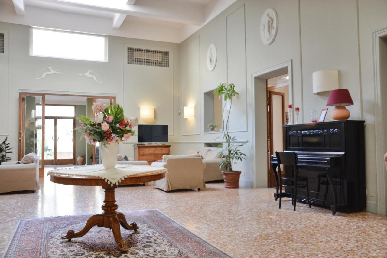 Hotel Touring Wellness & Beauty ฟีอุจจี ภายนอก รูปภาพ