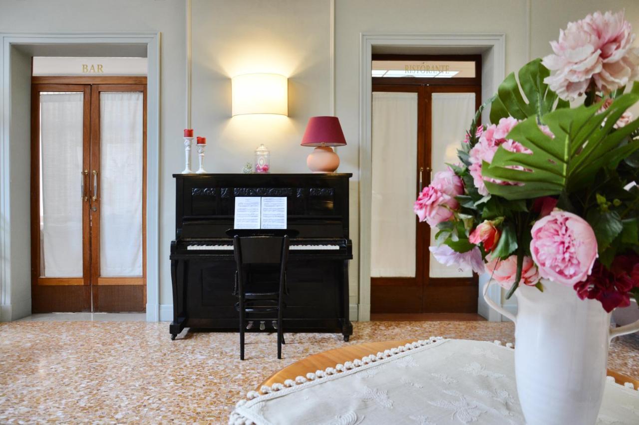 Hotel Touring Wellness & Beauty ฟีอุจจี ภายนอก รูปภาพ
