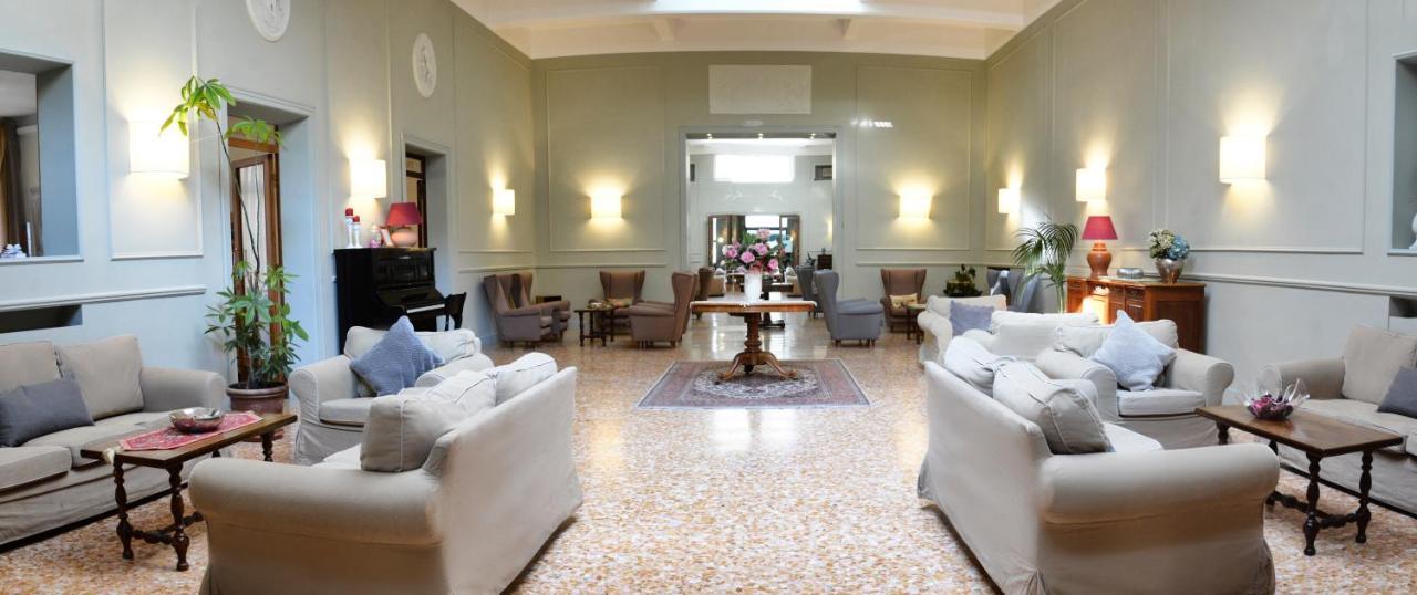 Hotel Touring Wellness & Beauty ฟีอุจจี ภายนอก รูปภาพ
